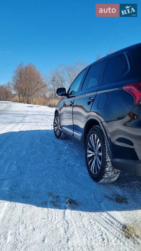 Внедорожник / Кроссовер Mitsubishi Outlander 2019 в Харькове фото 5 Внедорожник / Кроссовер Mitsubishi Outlander 2019 в Харькове