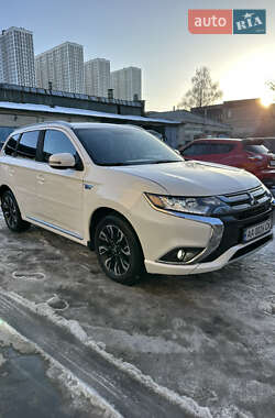 Позашляховик / Кросовер Mitsubishi Outlander 2018 в Києві