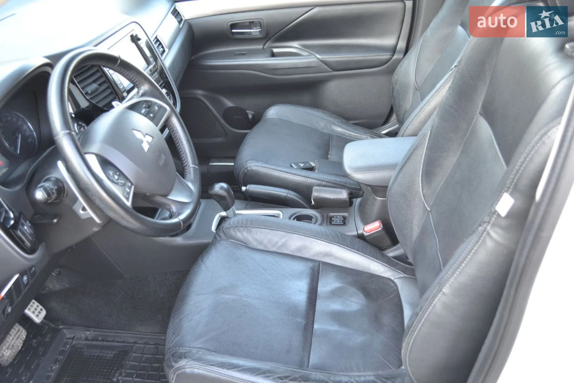 2012 Mitsubishi Outlander - мініатюра 12
