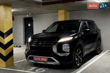 Внедорожник / Кроссовер Mitsubishi Outlander 2022 в Вараше