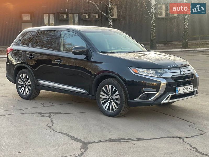 Внедорожник / Кроссовер Mitsubishi Outlander 2019 в Львове