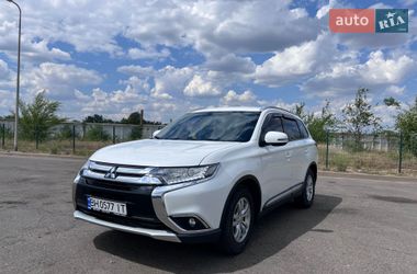 Позашляховик / Кросовер Mitsubishi Outlander 2016 в Вознесенську