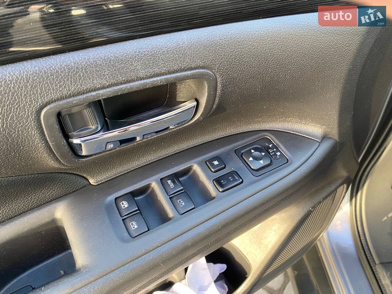 Внедорожник / Кроссовер Mitsubishi Outlander 2016 в Львове