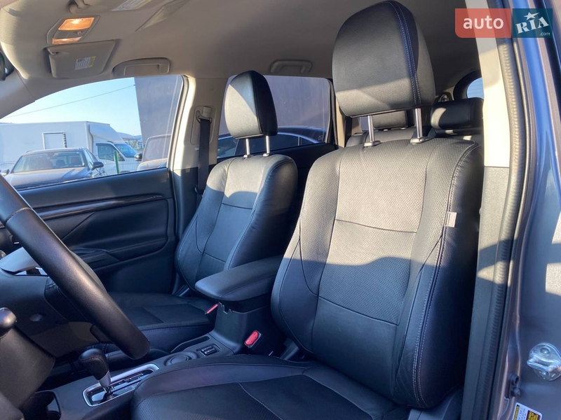 Внедорожник / Кроссовер Mitsubishi Outlander 2016 в Львове