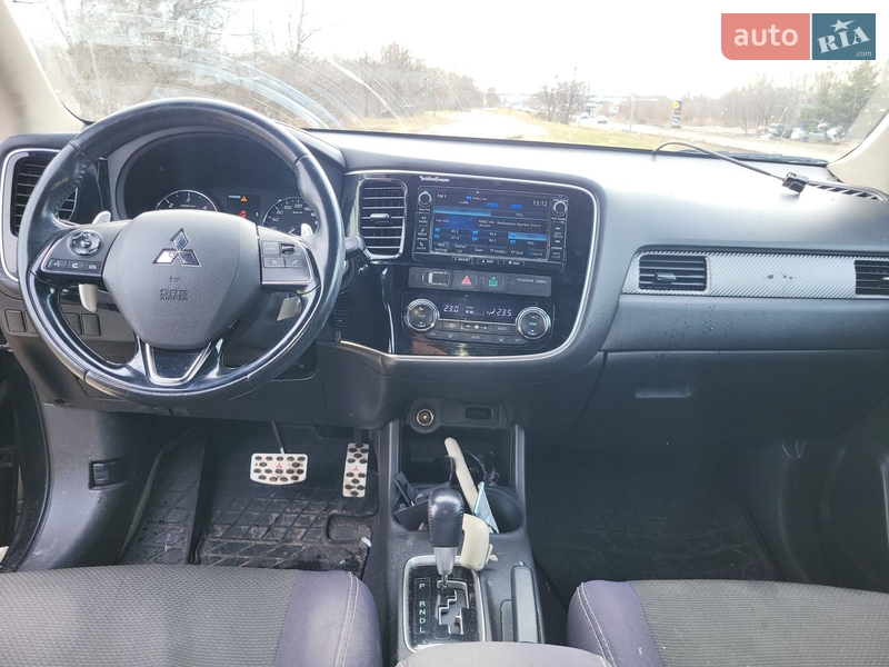 Внедорожник / Кроссовер Mitsubishi Outlander 2016 в Киеве