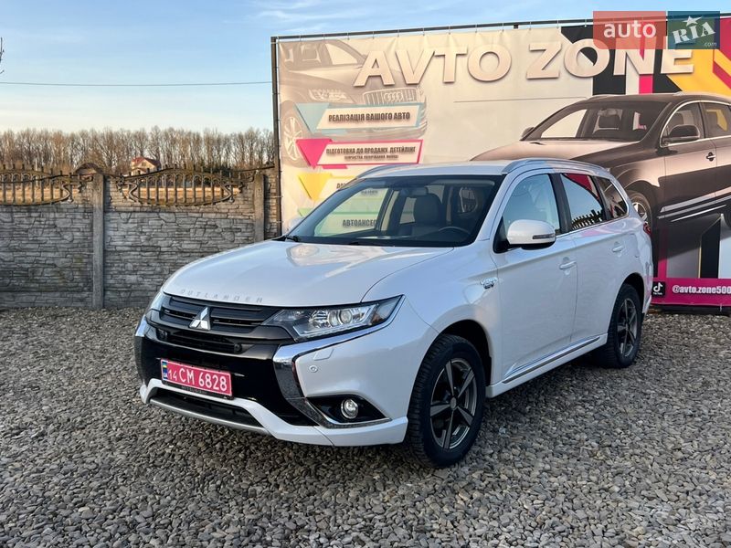 Внедорожник / Кроссовер Mitsubishi Outlander 2016 в Коломые