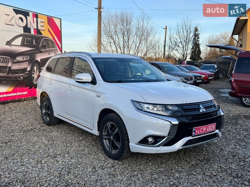 Внедорожник / Кроссовер Mitsubishi Outlander 2016 в Коломые