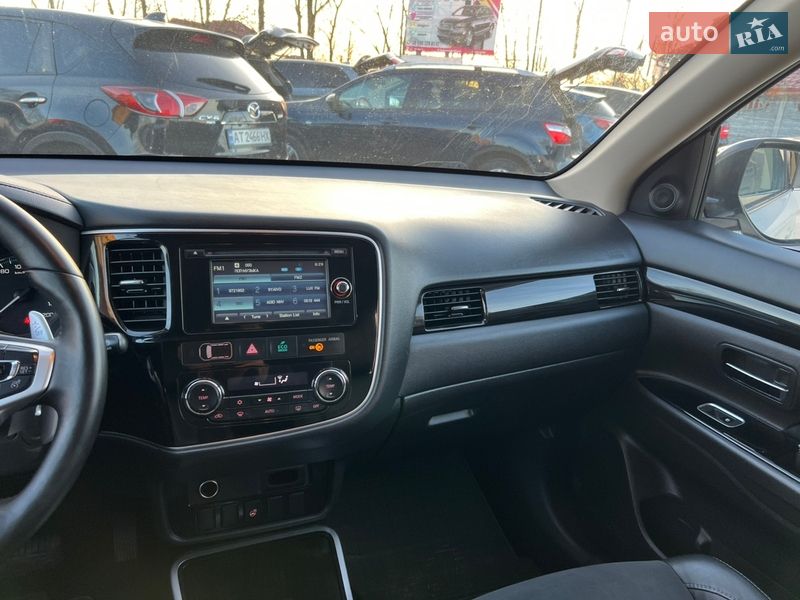 Внедорожник / Кроссовер Mitsubishi Outlander 2016 в Коломые