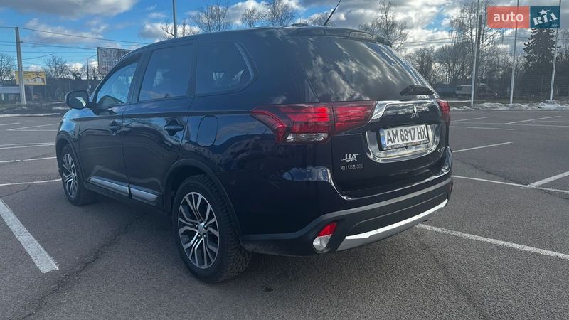 Внедорожник / Кроссовер Mitsubishi Outlander 2016 в Житомире