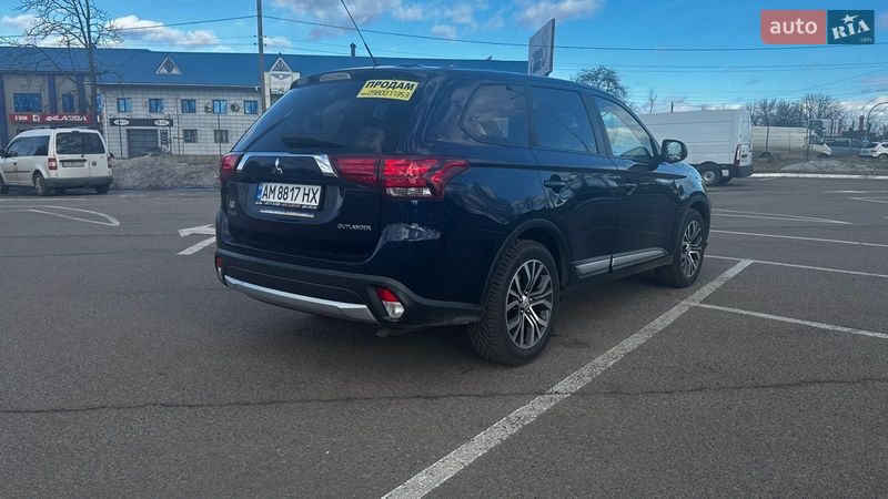 Внедорожник / Кроссовер Mitsubishi Outlander 2016 в Житомире