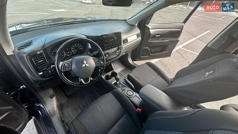 Внедорожник / Кроссовер Mitsubishi Outlander 2016 в Житомире