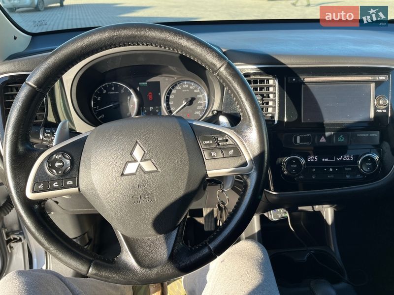 Внедорожник / Кроссовер Mitsubishi Outlander 2013 в Луцке
