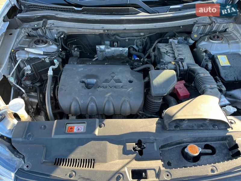 Внедорожник / Кроссовер Mitsubishi Outlander 2013 в Луцке