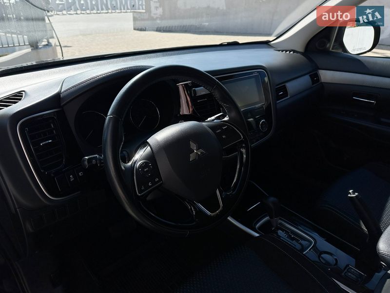 Внедорожник / Кроссовер Mitsubishi Outlander 2018 в Одессе