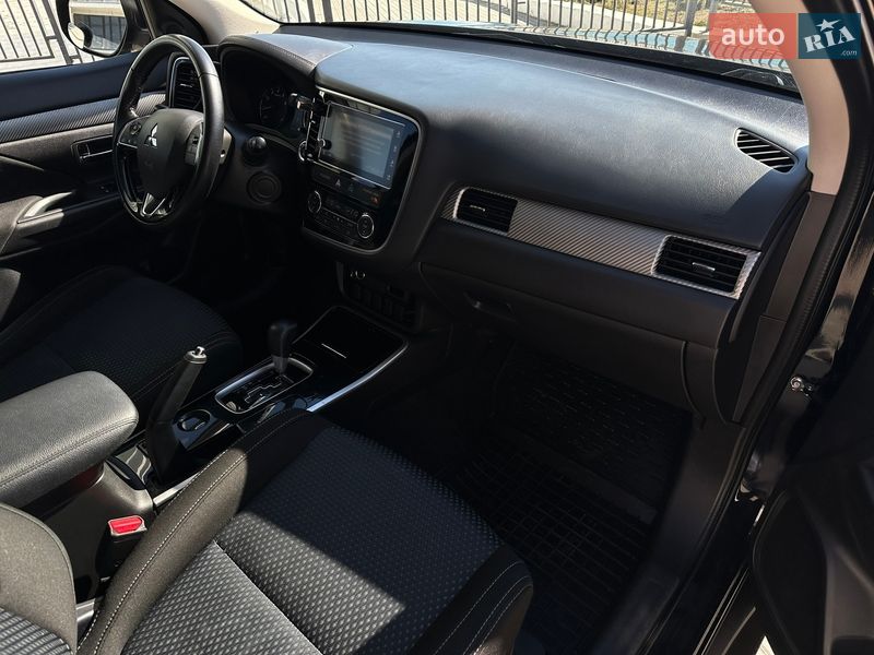 Внедорожник / Кроссовер Mitsubishi Outlander 2018 в Одессе