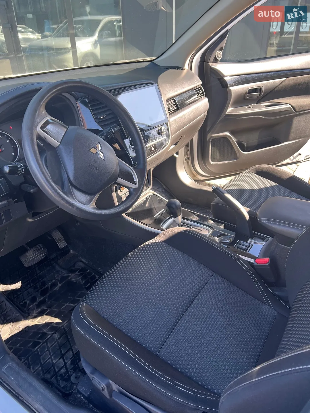 2020 Mitsubishi Outlander - мініатюра 9