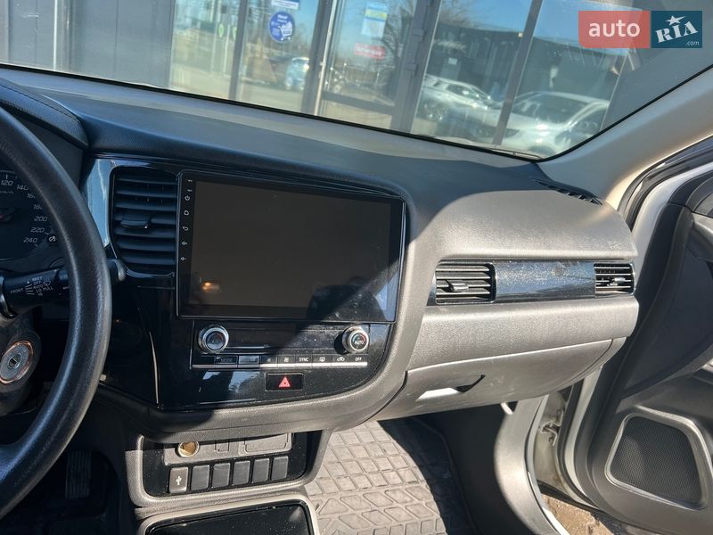 Внедорожник / Кроссовер Mitsubishi Outlander 2020 в Киеве