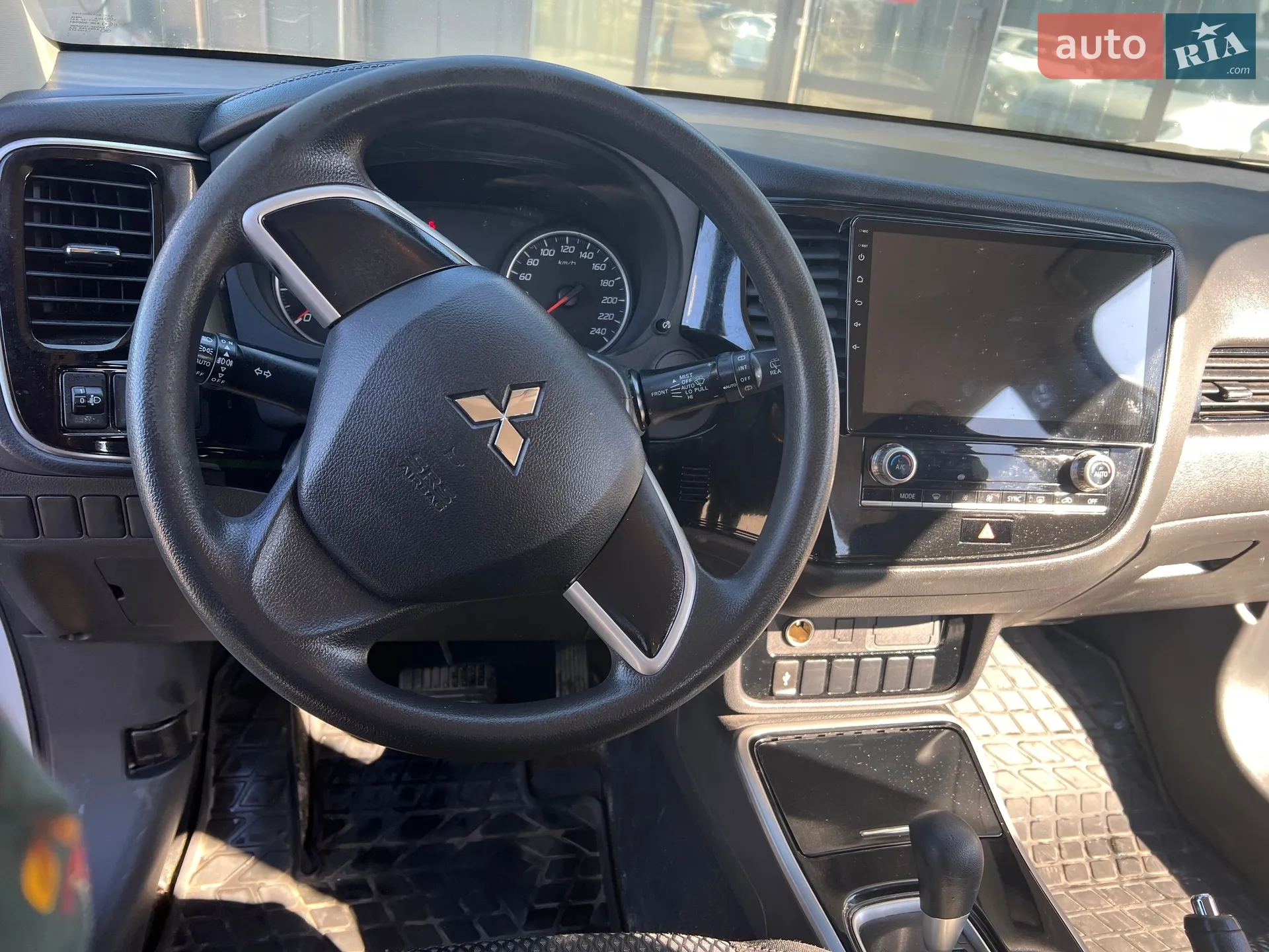 2020 Mitsubishi Outlander - мініатюра 11