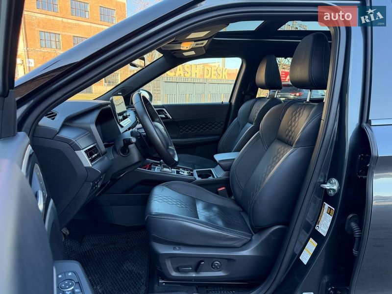 Внедорожник / Кроссовер Mitsubishi Outlander 2024 в Киеве