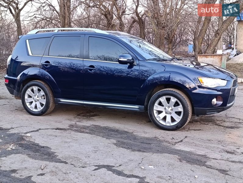 Внедорожник / Кроссовер Mitsubishi Outlander 2011 в Теофиполе