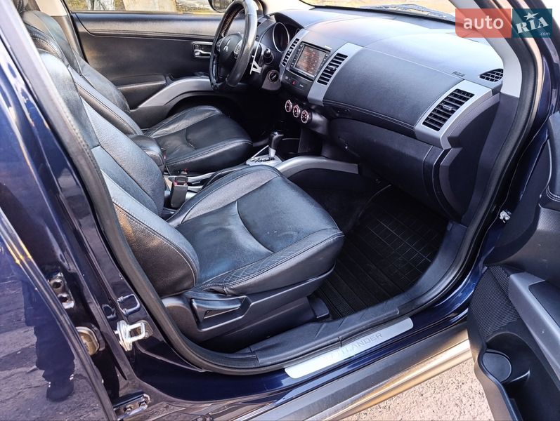 Внедорожник / Кроссовер Mitsubishi Outlander 2011 в Теофиполе