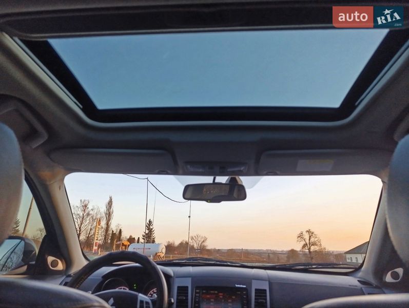 Внедорожник / Кроссовер Mitsubishi Outlander 2011 в Теофиполе