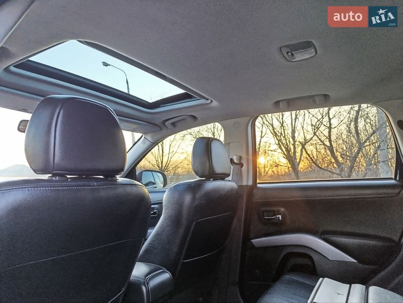 Внедорожник / Кроссовер Mitsubishi Outlander 2011 в Теофиполе