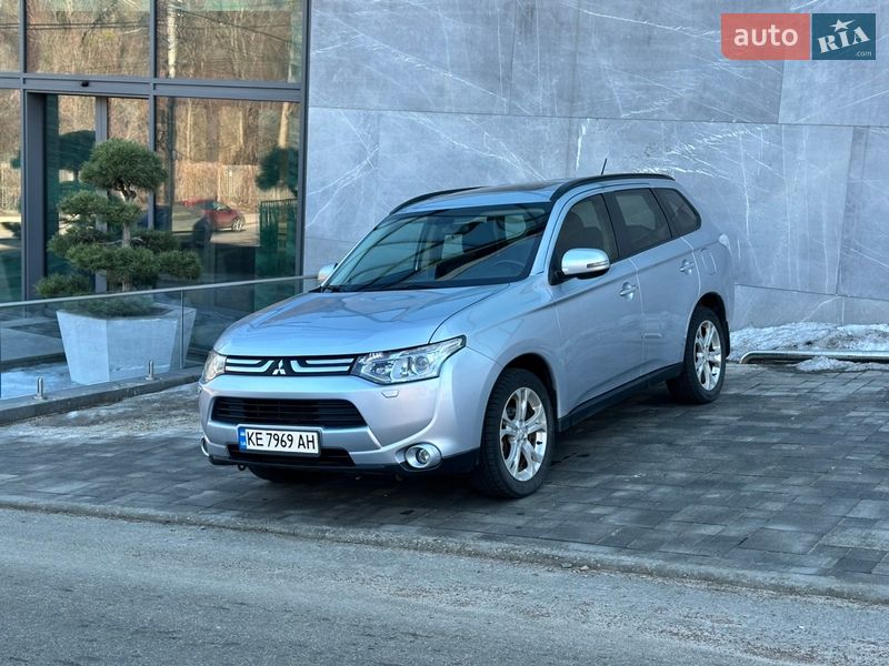 Mitsubishi Outlander 2012