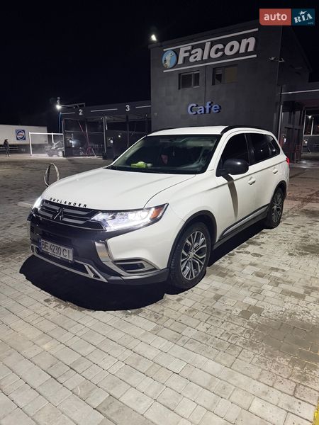 Внедорожник / Кроссовер Mitsubishi Outlander 2016 в Вознесенске