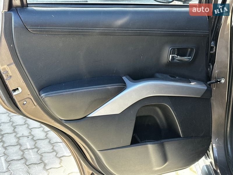 Внедорожник / Кроссовер Mitsubishi Outlander 2009 в Львове