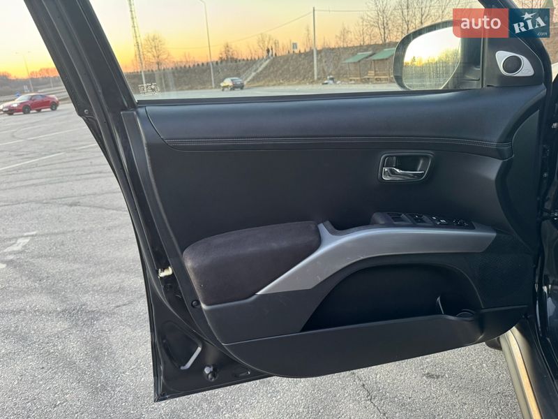 Внедорожник / Кроссовер Mitsubishi Outlander 2011 в Полтаве