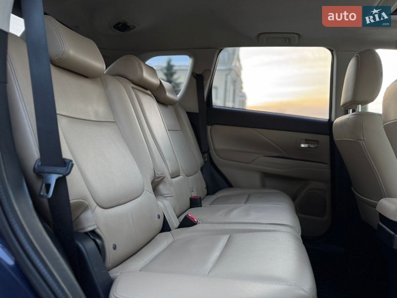 Позашляховик / Кросовер Mitsubishi Outlander 2013 в Дрогобичі