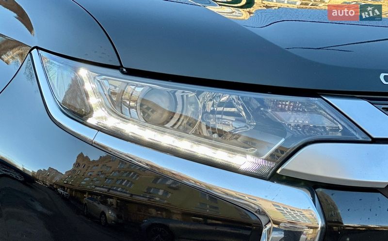 Внедорожник / Кроссовер Mitsubishi Outlander 2021 в Киеве