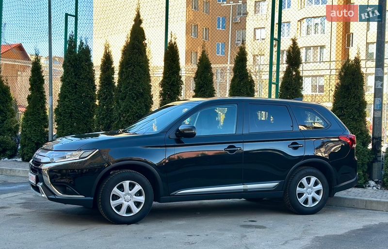 Внедорожник / Кроссовер Mitsubishi Outlander 2021 в Киеве