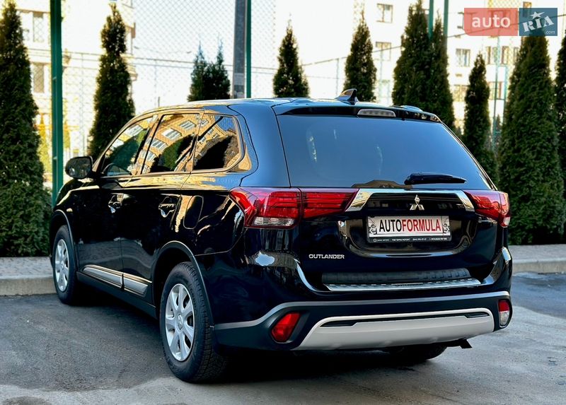 Внедорожник / Кроссовер Mitsubishi Outlander 2021 в Киеве