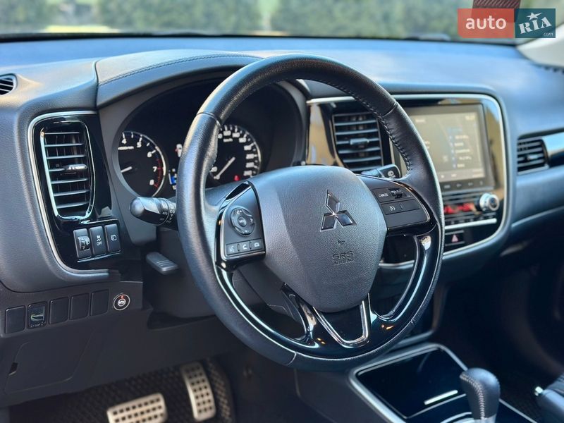 Внедорожник / Кроссовер Mitsubishi Outlander 2021 в Киеве