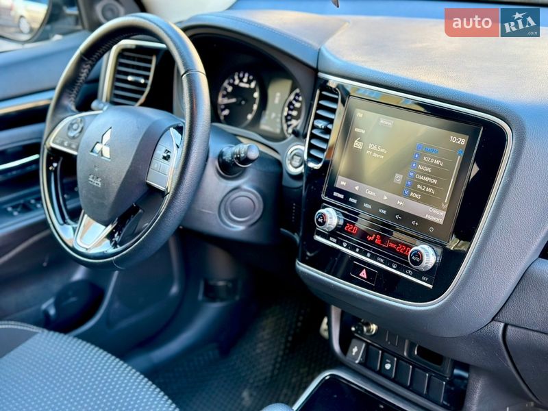 Внедорожник / Кроссовер Mitsubishi Outlander 2021 в Киеве