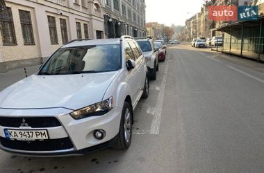 Позашляховик / Кросовер Mitsubishi Outlander 2010 в Києві