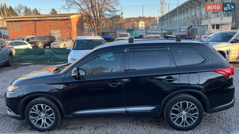 Внедорожник / Кроссовер Mitsubishi Outlander 2016 в Полтаве