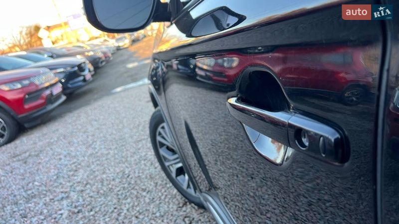 Внедорожник / Кроссовер Mitsubishi Outlander 2016 в Полтаве