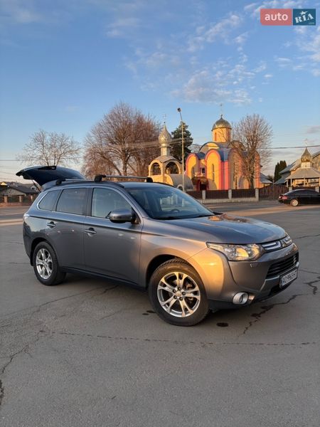 Позашляховик / Кросовер Mitsubishi Outlander 2012 в Ужгороді
