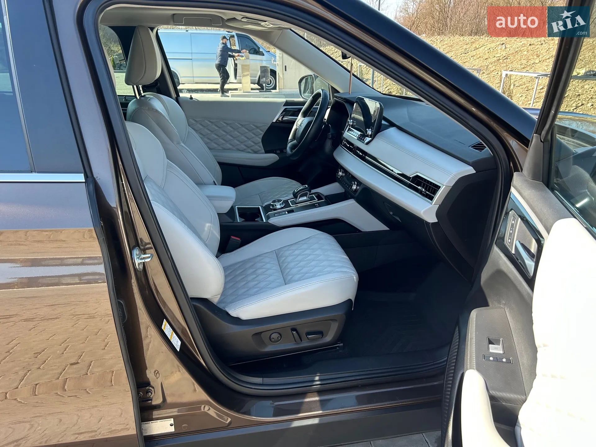 2023 Mitsubishi Outlander - мініатюра 18