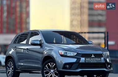 Позашляховик / Кросовер Mitsubishi Outlander 2016 в Києві