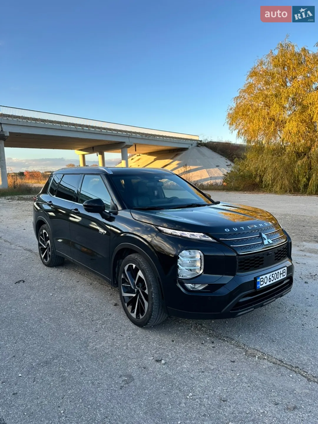 2023 Mitsubishi Outlander - фото 1