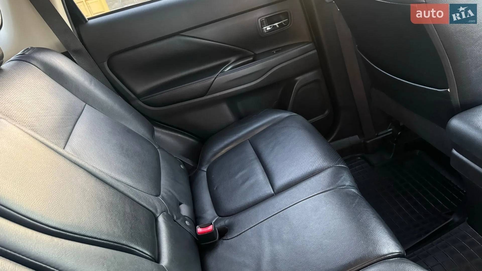 2016 Mitsubishi Outlander - мініатюра 16