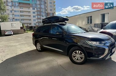Позашляховик / Кросовер Mitsubishi Outlander 2018 в Києві