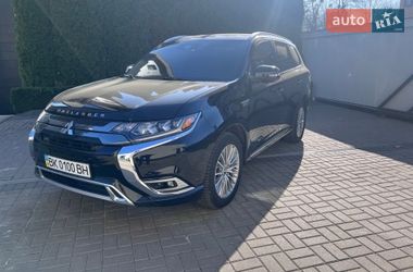 Внедорожник / Кроссовер Mitsubishi Outlander 2022 в Ровно