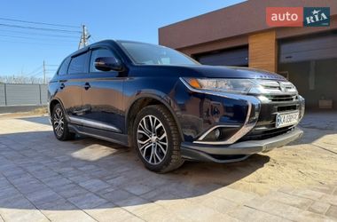 Внедорожник / Кроссовер Mitsubishi Outlander 2015 в Киеве