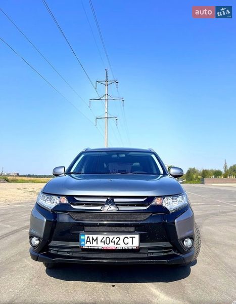 Внедорожник / Кроссовер Mitsubishi Outlander 2017 в Буче