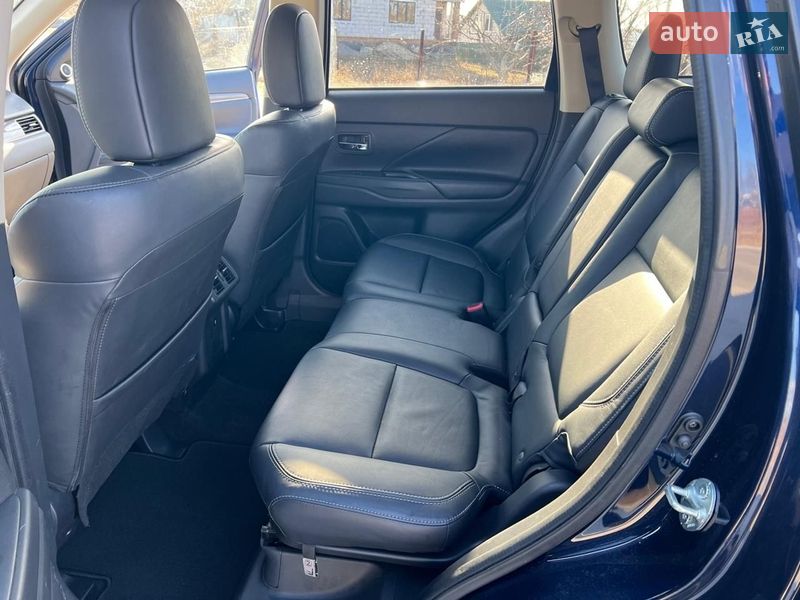 Внедорожник / Кроссовер Mitsubishi Outlander 2018 в Киеве